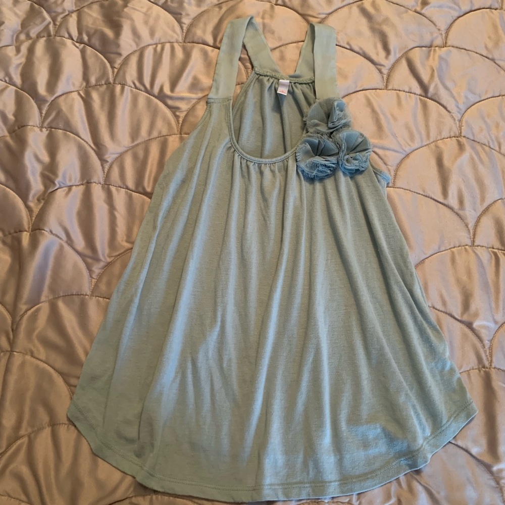 Xhilaration sage green flowy top size medium